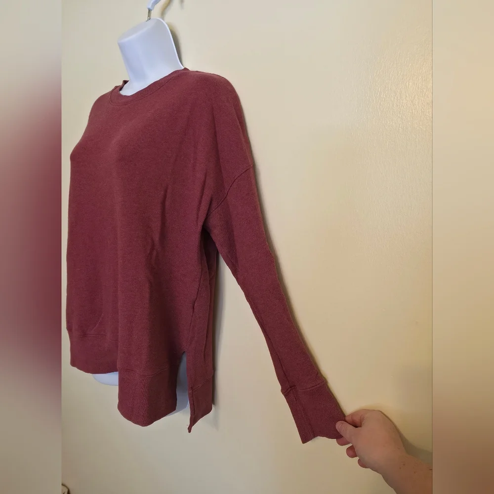 Women's Time and Tru Casual Maroon Tunic Crew Neck Sweater, Medium